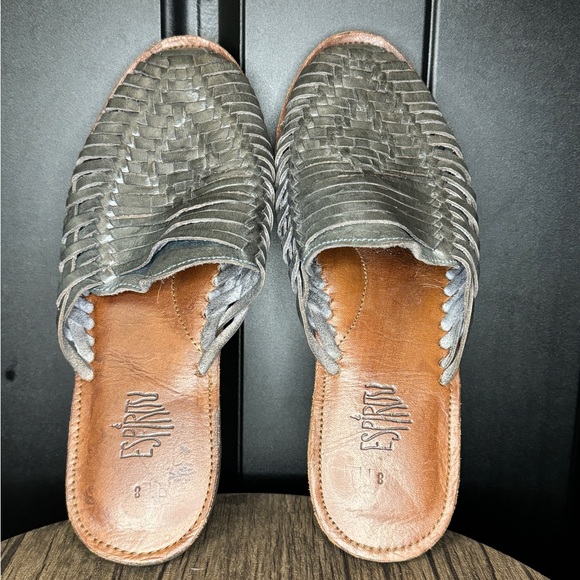 Espiritu Woman’s huarache mules sz 8 grayish black, authentic leather. - Picture 3 of 5